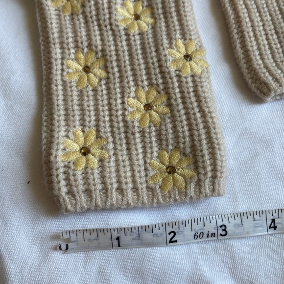 Carolyn Rowan Fingerless Gloves Italian Merino Wool Swarovski Flower Appliqués - Picture 8 of 8